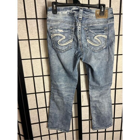 Silver Jeans Co Suki Mid Capri Distressed Light Wash Blue Jeans - Picture 4 of 8